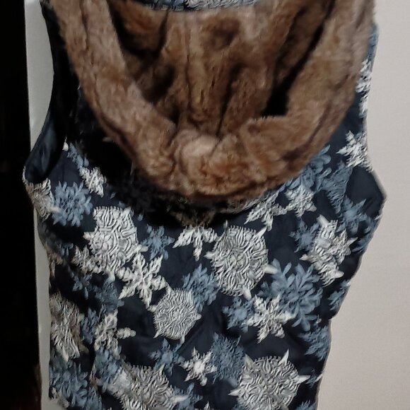 Eddie Bauer Women Goose Down Quilted Vest Size XL with Faux Fur Hood Zip Up - Picture 9 of 15